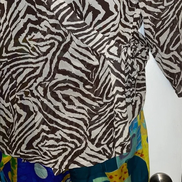 CHICO’S Brown/Cream Animal Print Wrap-Style SILK Blouse L - Picture 5 of 5